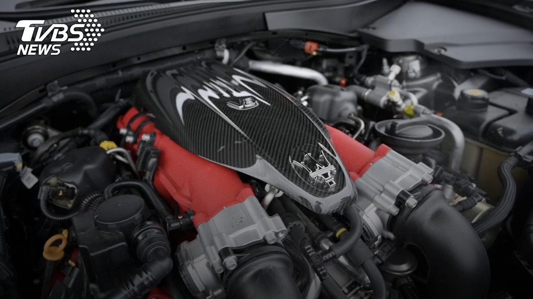 Levante GTS/Trofeo與Quattroporte GTS等頂級車型，乃搭載最大馬力輸出從550到590匹的3.8升V8雙渦輪引擎。