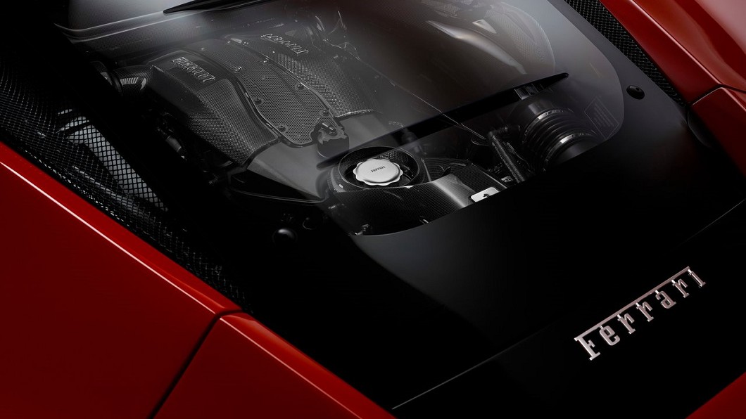F8 Tributo採用3.9升V8渦輪增壓引擎，引擎蓋材質為Lexan聚碳酸酯，強度很高之外同時也很輕。(圖片來源/ Ferrari)