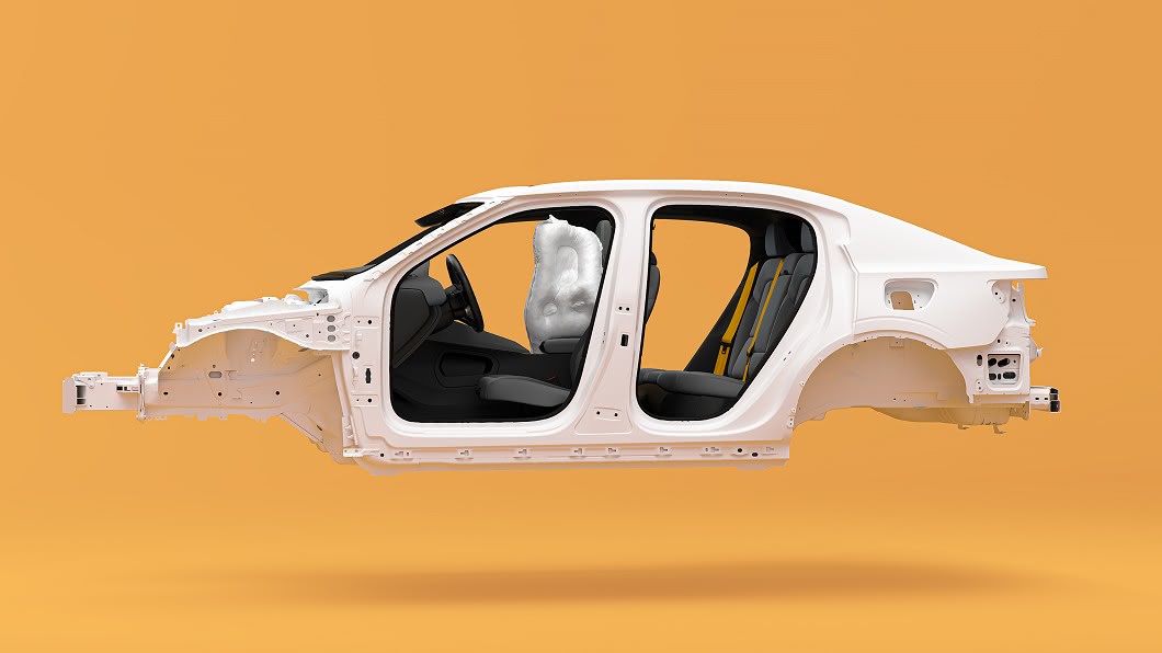 撞擊意外發生時能夠減少車內零組件侵入電池模組，是電動車安全設計其中一項核心。(圖片來源/ Polestar)