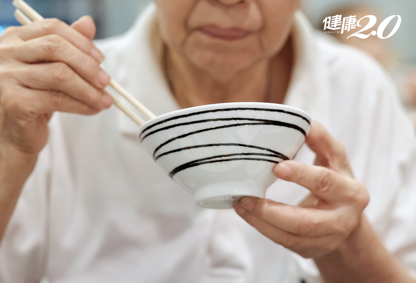 老人家該吃清淡點？日本高齡專家提出10大類食物 每天至少吃一次！