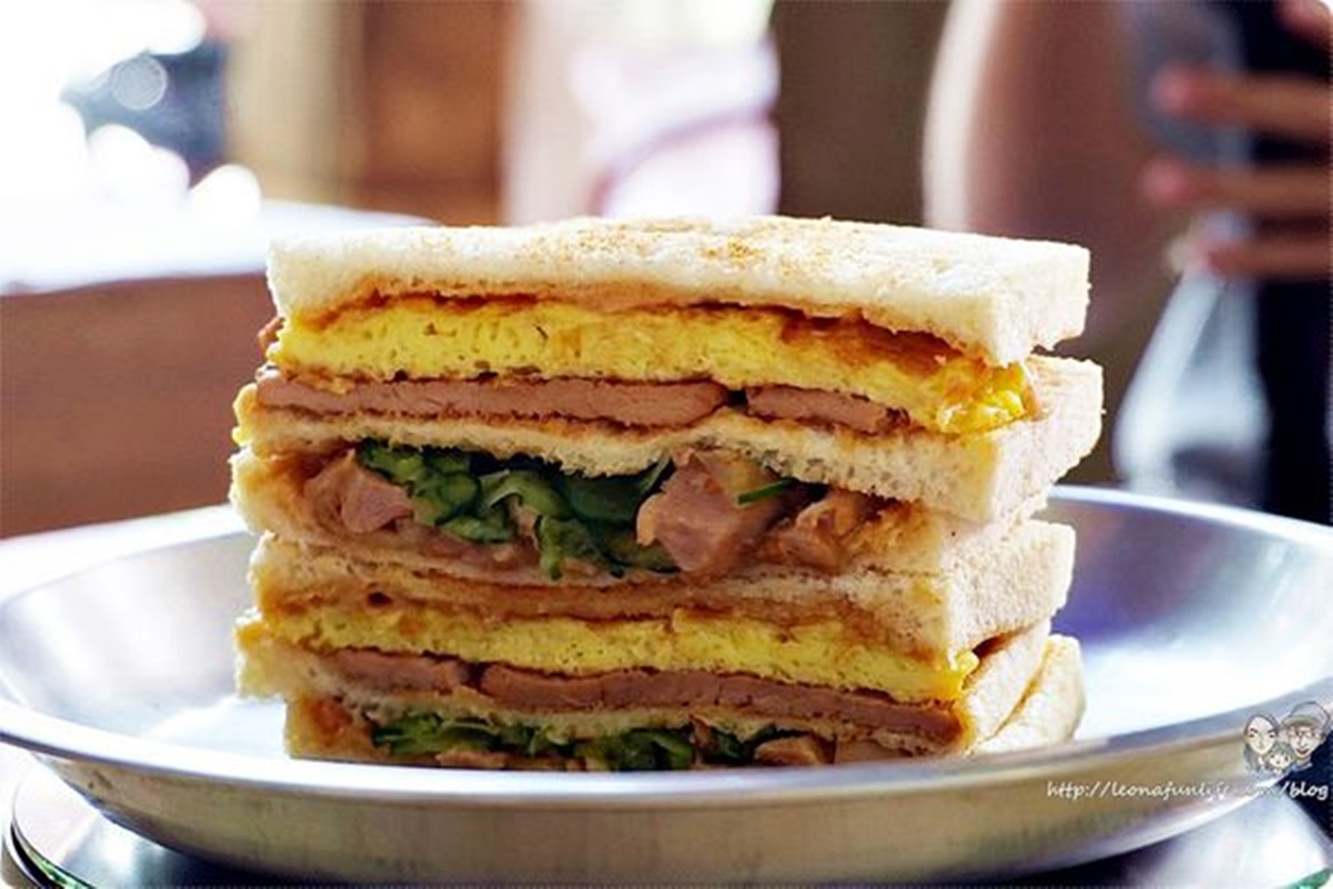 【食尚首播】嘉義人帶路早餐吃這個！雙料火烤三明治、80年牛雜、限量羊骨湯
