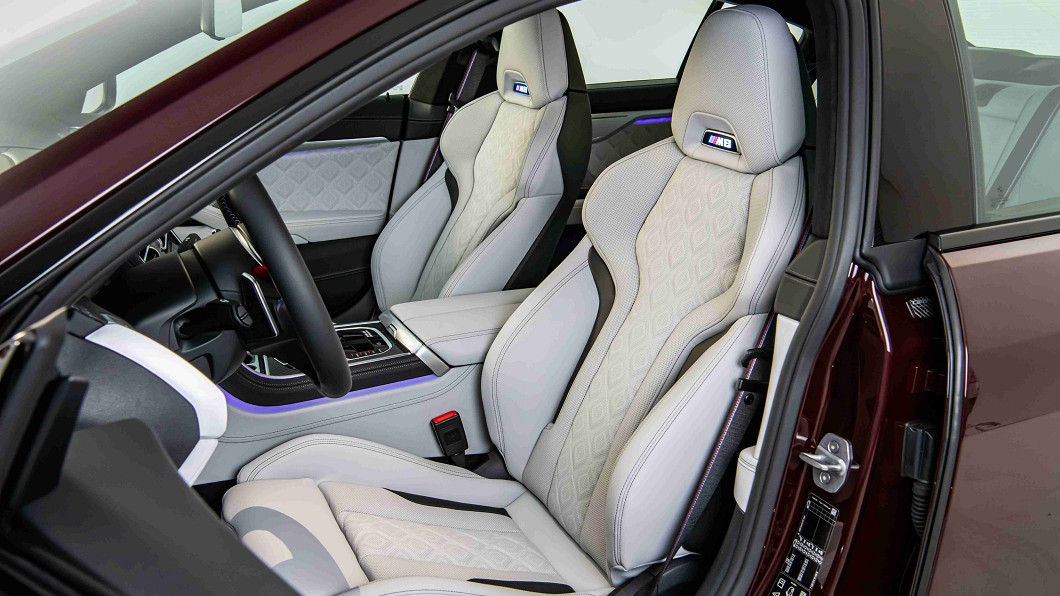 真皮M款專屬雙前座電動座椅提供優異的乘坐品質。(圖片來源/ BMW)