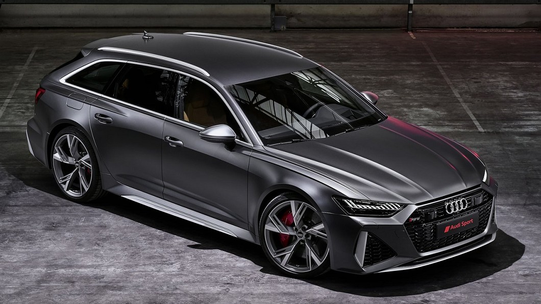 Audi RS6 Avant的特點是乖張的氣壩、鈦灰色後視鏡、爆龜寬車體，再加上V8引擎獨特聲浪。(圖片來源/ Audi)