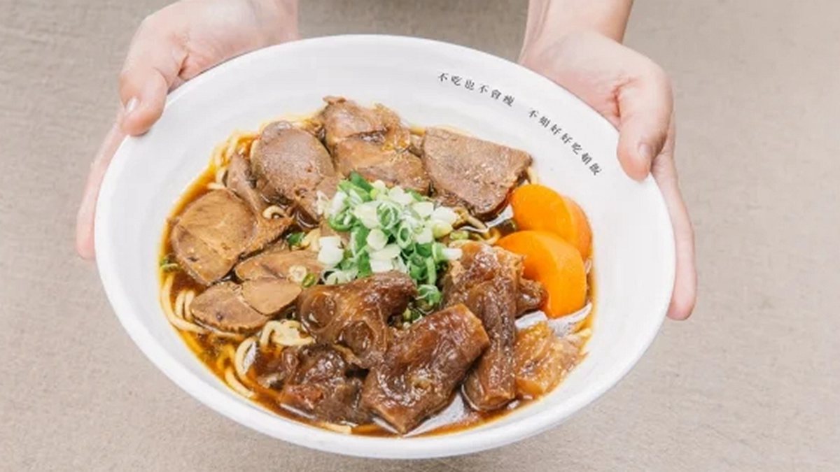 【新開店】 不吃也不會瘦，不如來吃牛肉麵！樂軒燒肉聯名「小日子」開台灣最文青麵店