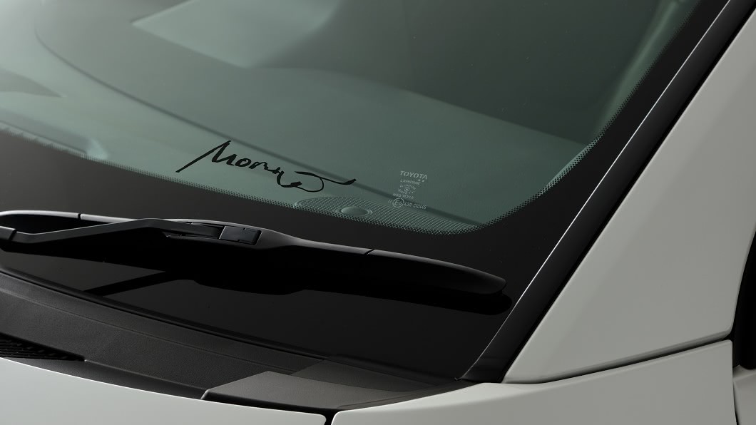 具有豐田章男簽名的前擋風玻璃也是選配項目。(圖片來源/ Toyota)