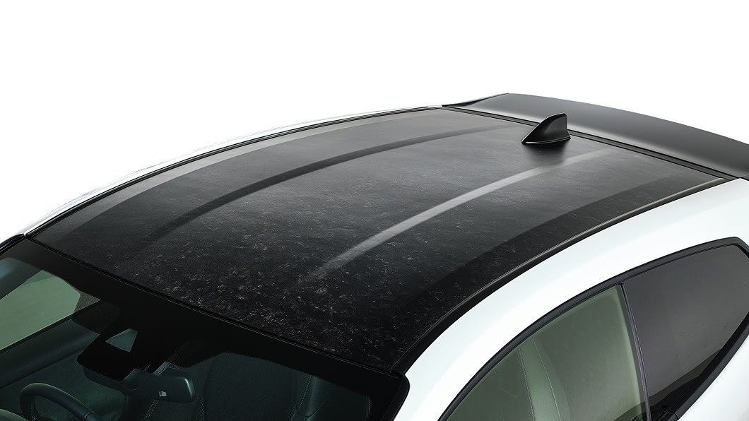 預購首批限量車型的車主可選配大理石花紋碳纖維車頂。(圖片來源/ Toyota)