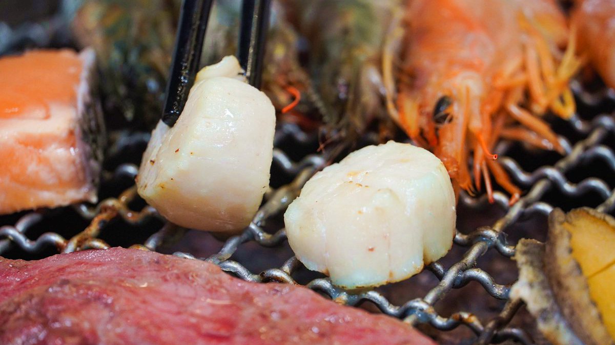 燒肉+海鮮+火鍋吃到飽只要888，對中｢3」同行每人都送北海道大干貝