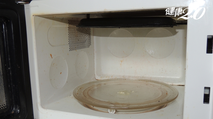 小祕方！微波爐、烤箱這樣清，除垢輕鬆省力、細菌不滋生