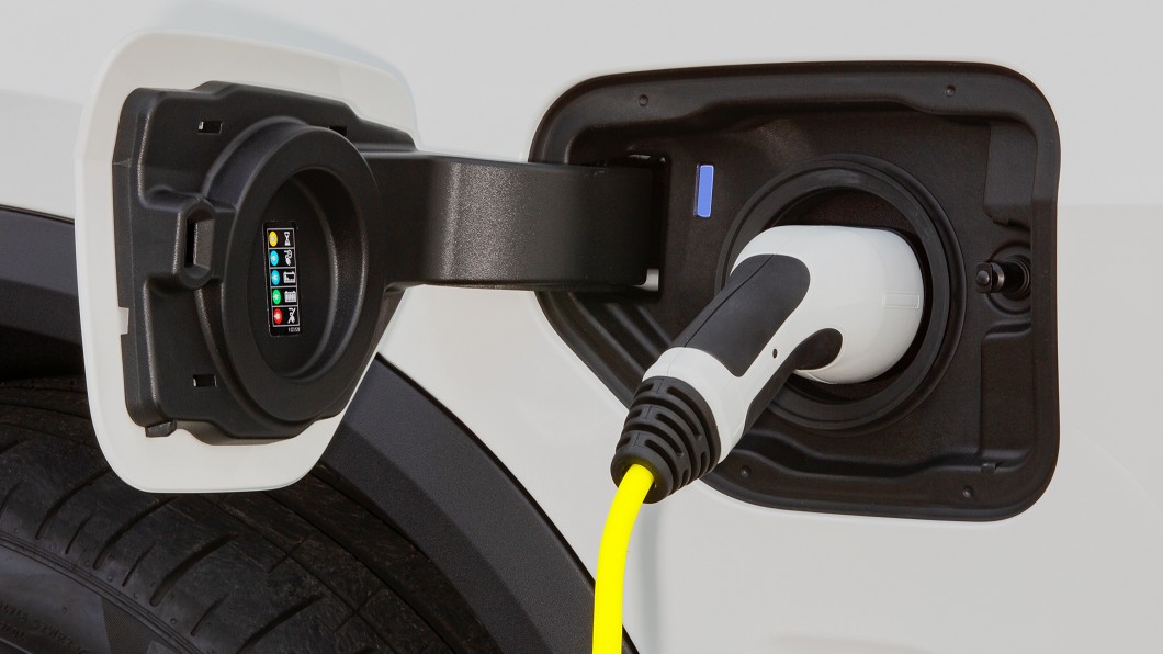 X5 xDrive45e PHEV採用24kWh的鋰電池模組，電池續航力約為48公里。(圖片來源/ BMW)
