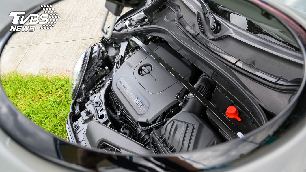 動力搭載BMW旗下最強四缸渦輪引擎，可輸出高達306匹馬力與45.9公斤米扭力。