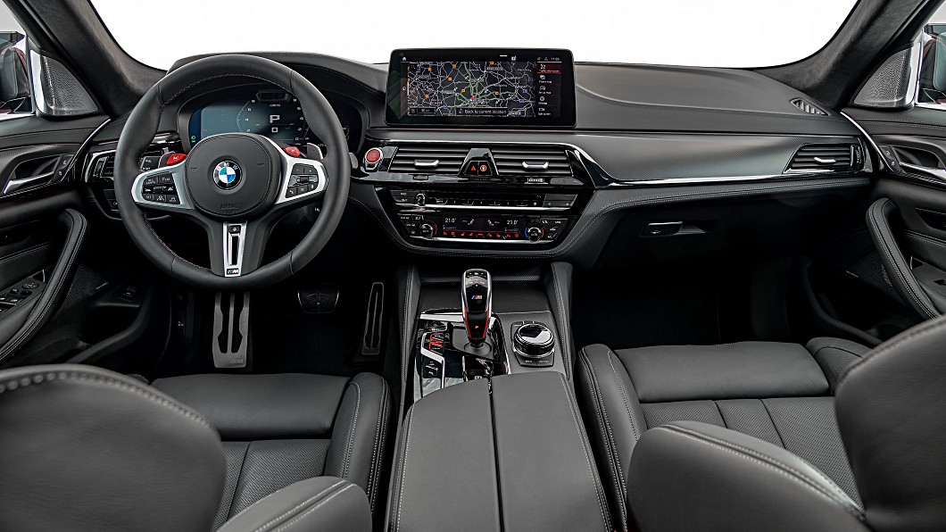 中央12.3吋液晶螢幕可以顯示多項車輛資訊，方便駕駛監控車輛狀況。(圖片來源/ BMW)