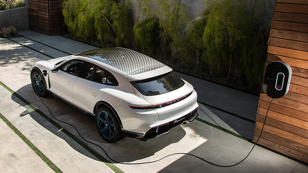 Porsche先前就已發表Mission E Cross Turismo概念車，預告將會推出跨界旅行車版本的量產電動車。(圖片來源/ Porsche)