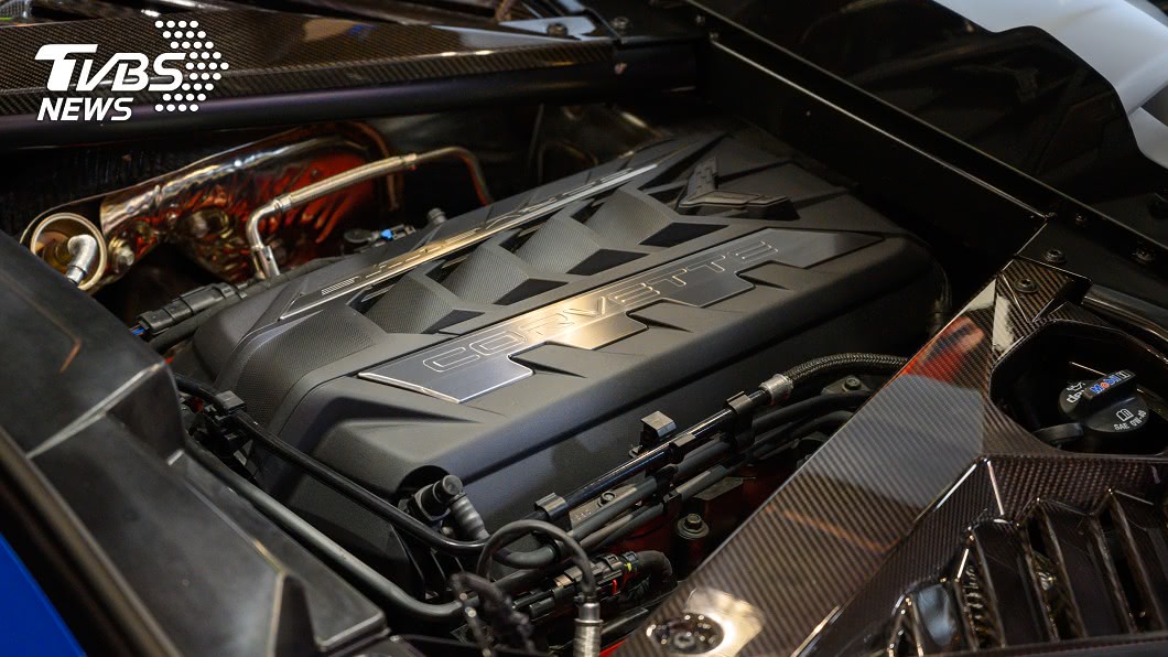 動力來源為495匹馬力輸出之6.2升V8自然進氣引擎。