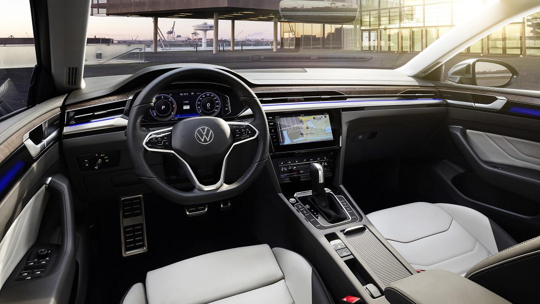 座艙取消類比時鐘，並導入數位化空調面板，更進一步增加科技感。(圖片來源/ Volkswagen)