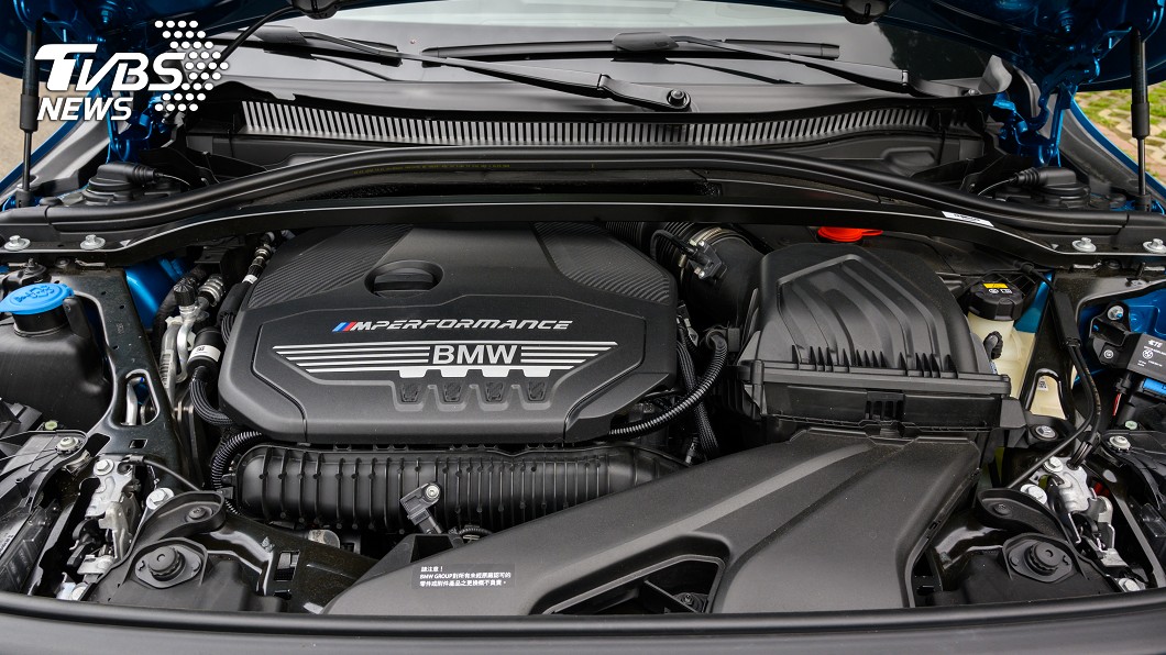 M235i xDrive Gran Coupe動力部分搭載2.0升直列4缸渦輪增壓引擎，最大馬力可以輸出306hp。