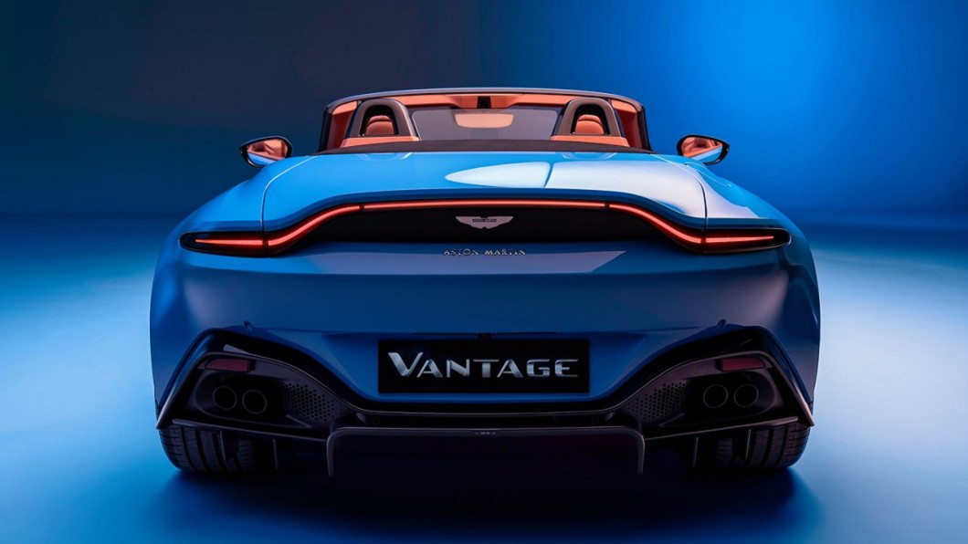 Vantage Roadster車尾尾翼採上翹設計，凸顯視覺張力。(圖片來源/ Aston Martin)