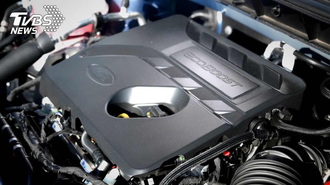 動力方面，Kuga EcoBoost 180時尚型採用1.5升三缸渦輪增壓引擎，可以帶來180ps的最大馬力與26.3kgm的最大扭力。