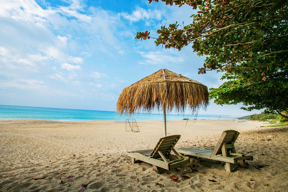 墾丁就是你的加勒比海！私人沙灘玩SUP、帆船，遊艇包船帶你出海