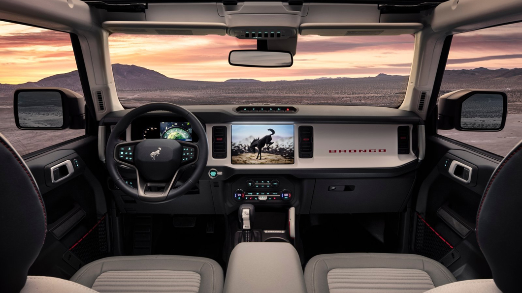 在內裝呈現方面，Ford Bronco帶來來相當方正的格局，車內的視野表現以及空間感都相當不錯。(圖片來源/ Ford)