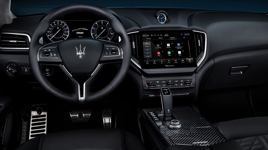 Maserati新年式車型將配備處理速度更快的新一代MIA多媒體系統，並升級為10.1吋無邊框高解析度曲面觸控螢幕。(圖片來源/ Maserati) 