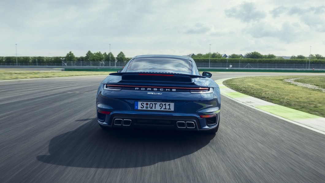 全新911 Turbo搭載排氣量3749c.c.的水平對臥六缸引擎，擁有580ps的最大馬力。(圖片來源/ Porsche)