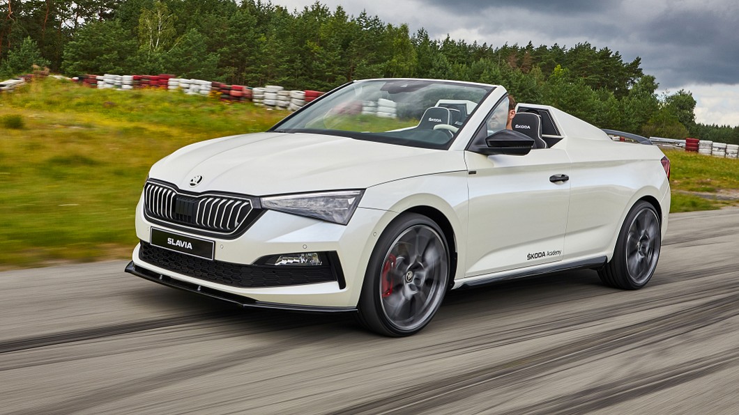 以Scala為基礎打造的敞篷概念車Slavia依約現身。(圖片來源/ Škoda) 敞篷版Scala正式亮相 Slavia揭開面紗