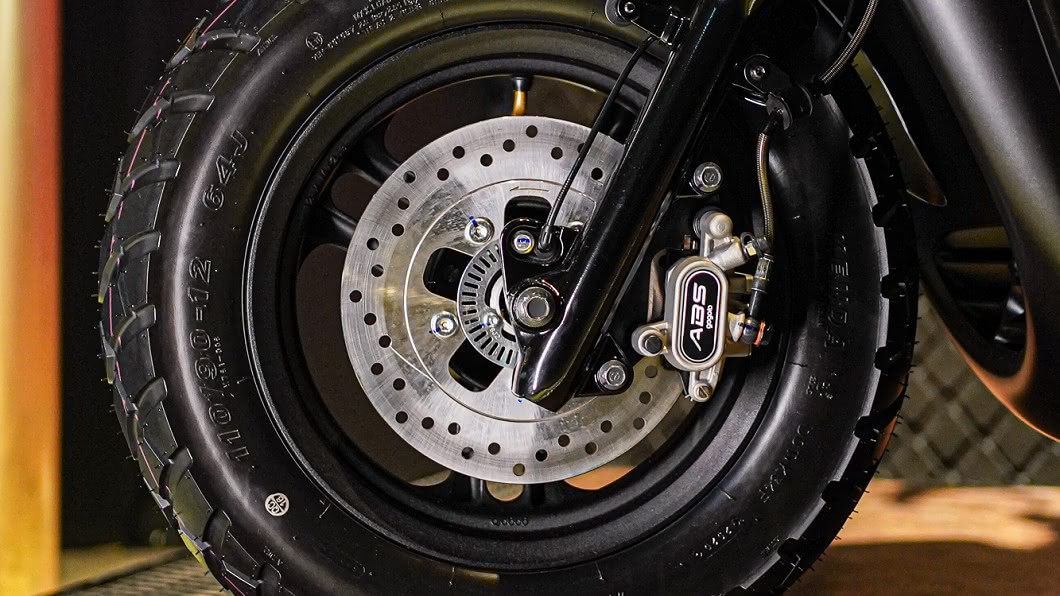 搭載Bosch ABS 10 雙迴路煞車系統，能避免車輪在緊急煞車時鎖死。(圖片來源/ Gogoro)