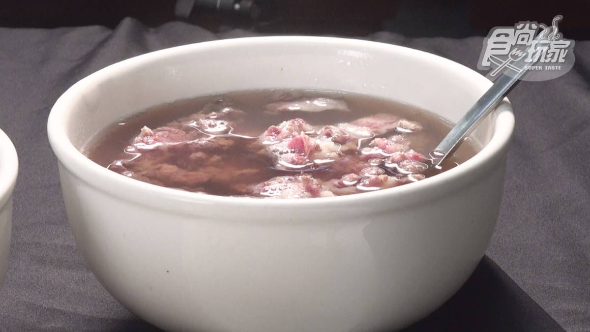 台南最老牛肉湯！必點牛燥飯愈嚼愈香，還有炒骨髓、炸牛肉別處吃不到