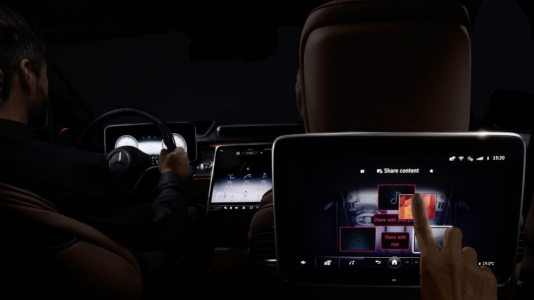 新世代S-Class最高將配置5組液晶螢幕。(圖片來源/ Mercedes-Benz)