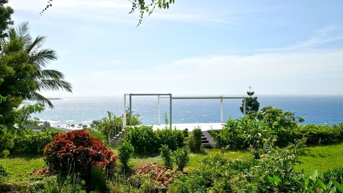 山海景一次擁有！台東自然系民宿享無邊際泳池，還有透明觀海平台超好拍