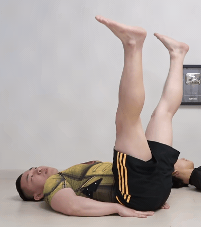 韓國爆紅「魔性瘦身操」！每天5分鐘狂瘦大腿內側，在家隨便躺都能練