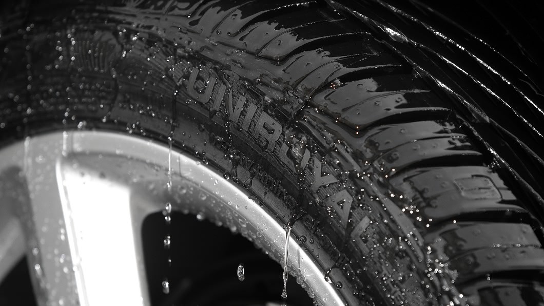胎紋深度不足會造成輪胎排水性能降低，更容易發生失控打滑。(圖片來源/ Newspress)