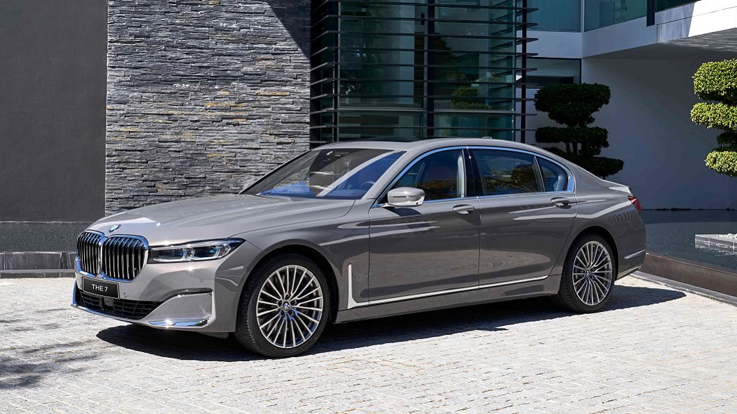 現在入主全新BMW 7系列Exclusive Edition層峰旗艦版頂級旗艦房車可享「尊榮租賃方案」。(圖片來源/ BMW)