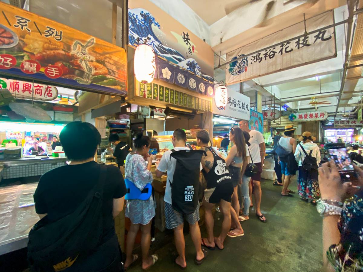 報復性出遊澎湖必吃！在地饕客最愛3海鮮餐廳：市場立食生魚片、無菜單法料