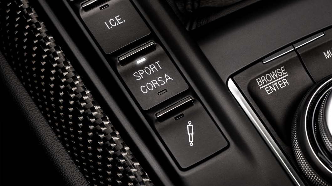 惟有Trofeo車型才有圖中按鍵顯示的CORSA賽道駕駛模式。(圖片來源/ Maserati)