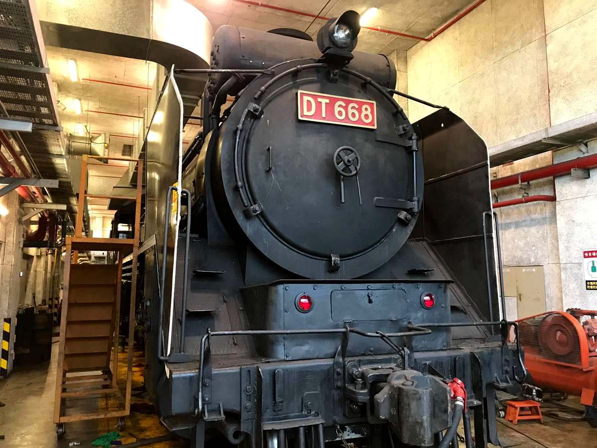 「蒸汽火車之王」DT668動起來！桃園富岡鐵道藝術節開跑，鐵路便當免費送