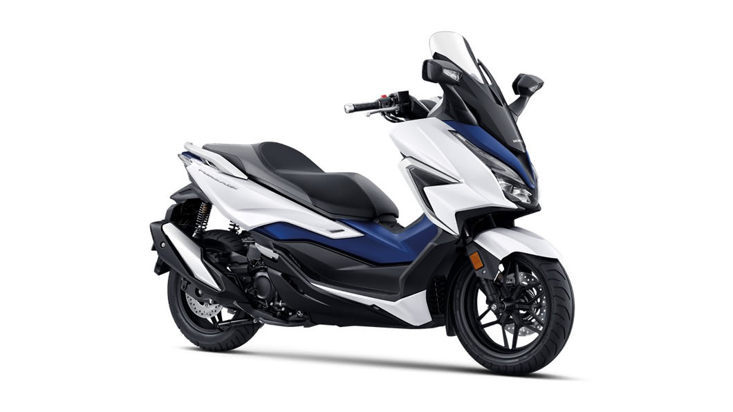 Honda Taiwan在8/14正式發表全新2021年式 FORZA 350,從排氣級距至車身線條皆全新升級。(圖片來源/ Honda) Forza 350預接單價25.8萬 山葉XMAX繃緊神經