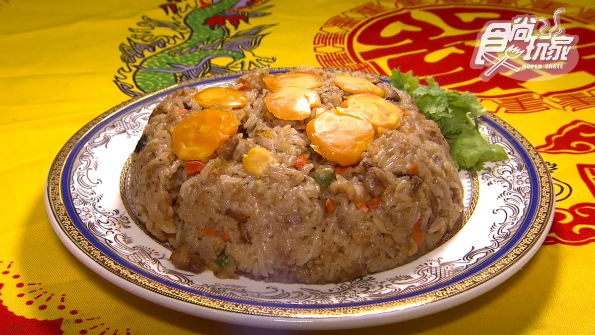 「蛋黃油飯」是內門阿隆師的招牌菜色之一。