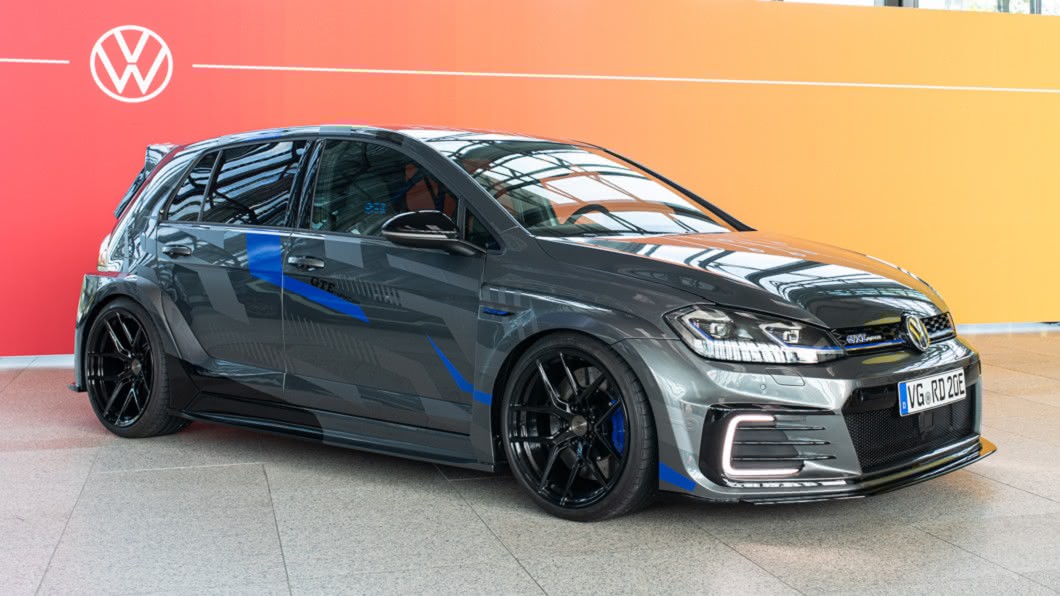 儘管Wörthersee嘉年華因疫情而取消舉行,由Volkswagen實習生團隊打造的Golf GTE HyRacer仍按照計畫發表亮相。(圖片來源/ Volkswagen) 能想像這是實習生作品嗎? Golf GTE HyRacer登場