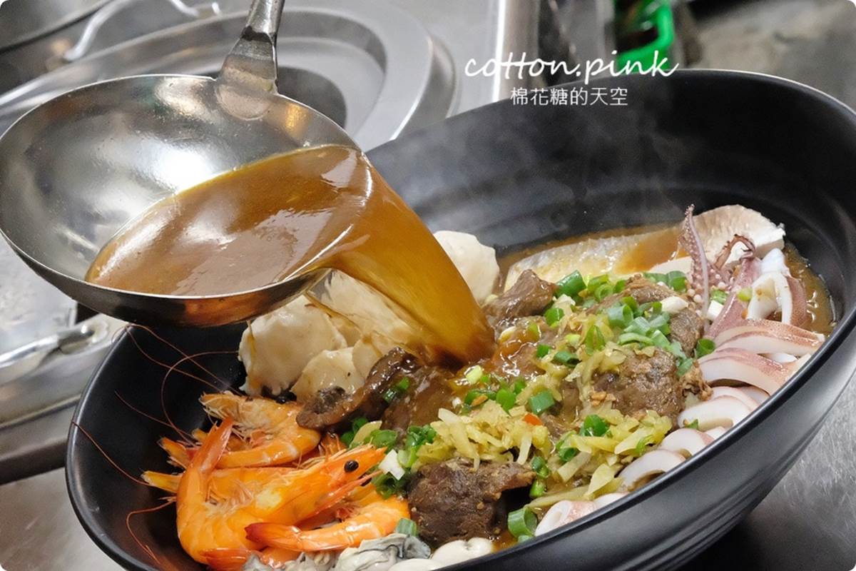 這碗超澎派！台中海陸牛肉麵吃得到鮮蚵、虱目魚肚，內用冰淇淋還能吃到飽