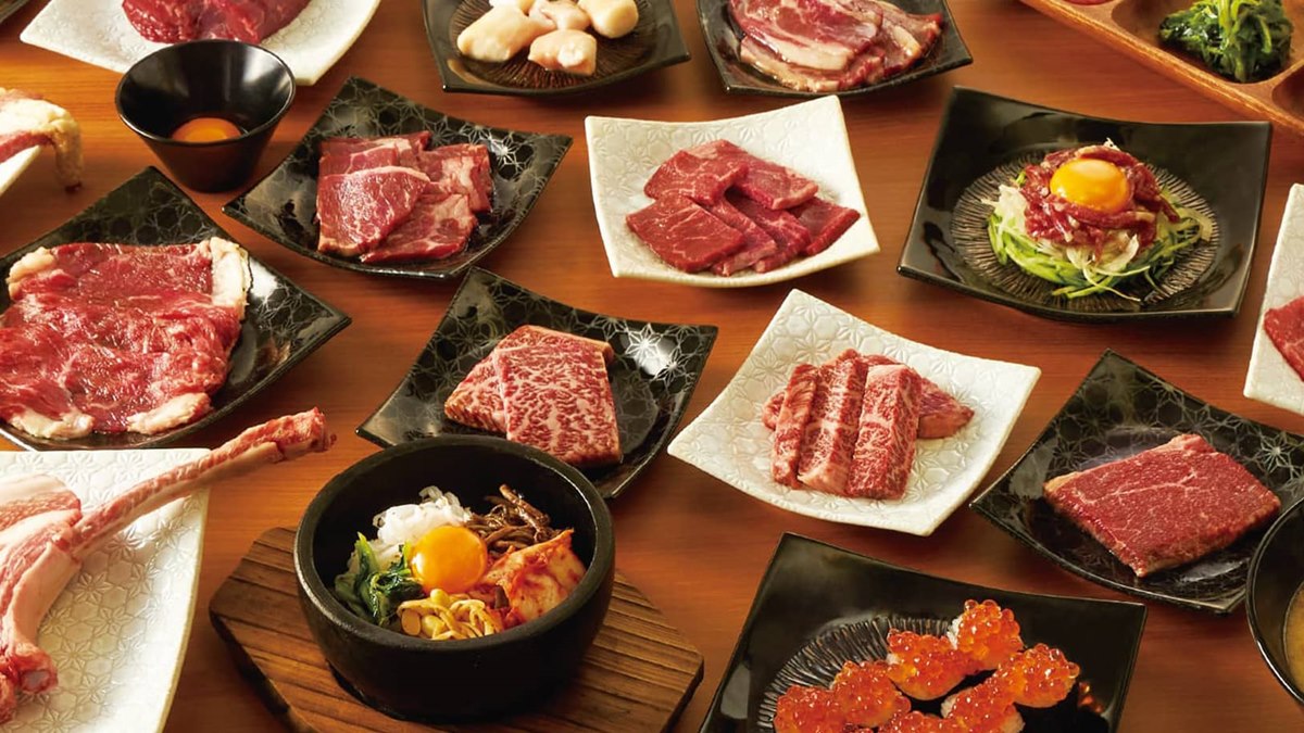 肉控設鬧鐘囉！日本超夯「迴轉燒肉」吃到飽登台，這天開幕快筆記