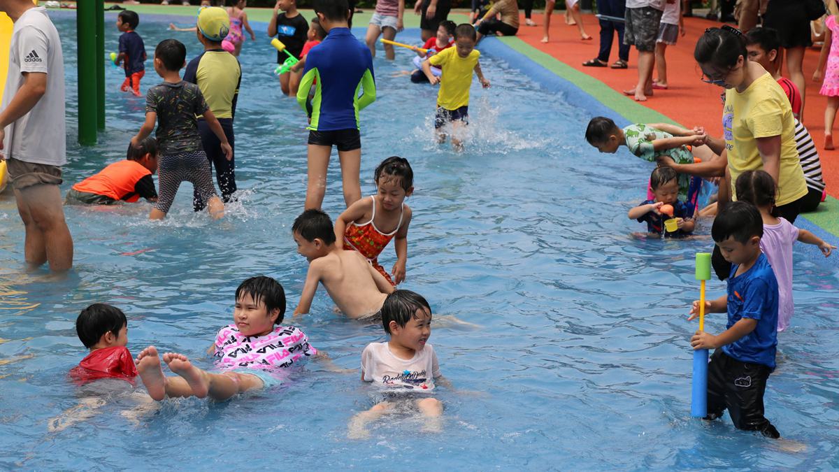  免費玩水囉！竹崎親水公園重新開放，小孩瘋玩鯨魚溜滑梯、大沙坑