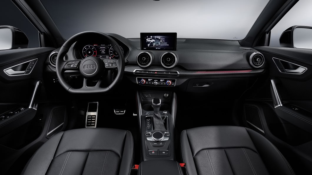 座艙內部最明顯調整在於排檔桿造型更新。(圖片來源/ Audi)