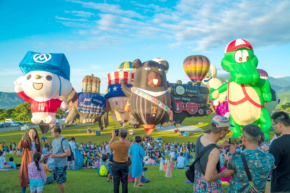 貓奴們衝了啦！2021台東熱氣球嘉年華推出「Hello Kitty熱氣球」，７月起連續37天飛上天
