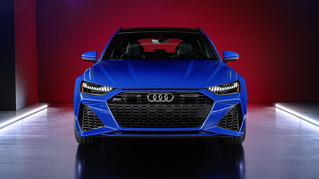 RS 6 Avant Tribute Edition採用Audi RS家族經典Nogaro藍車色。(圖片來源/ Audi)