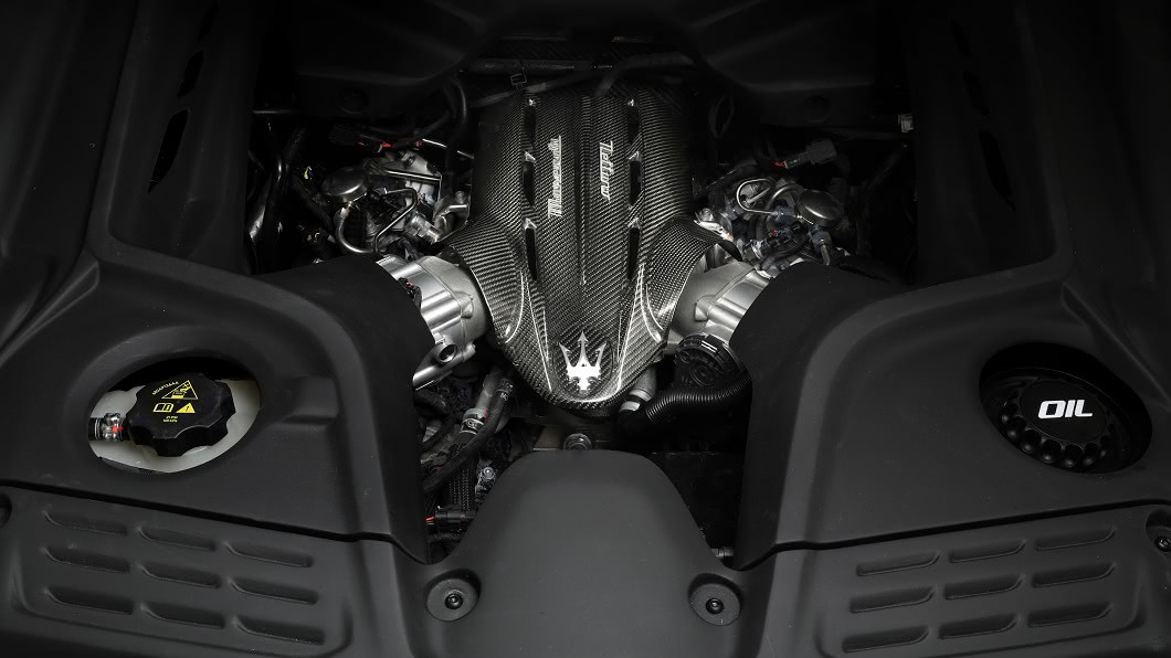 具備621hp馬力的3.0升V6雙渦輪增壓引擎，可在 2.9秒內完成 0-100 km/h 加速。(圖片來源/ Maserati)