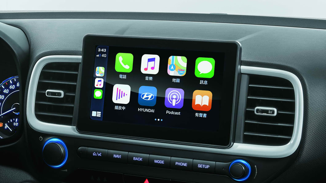 中央8吋液晶螢幕具備Apple CarPlay功能，中階以上車型還配有倒車顯影。(圖片來源/ Hyundai)