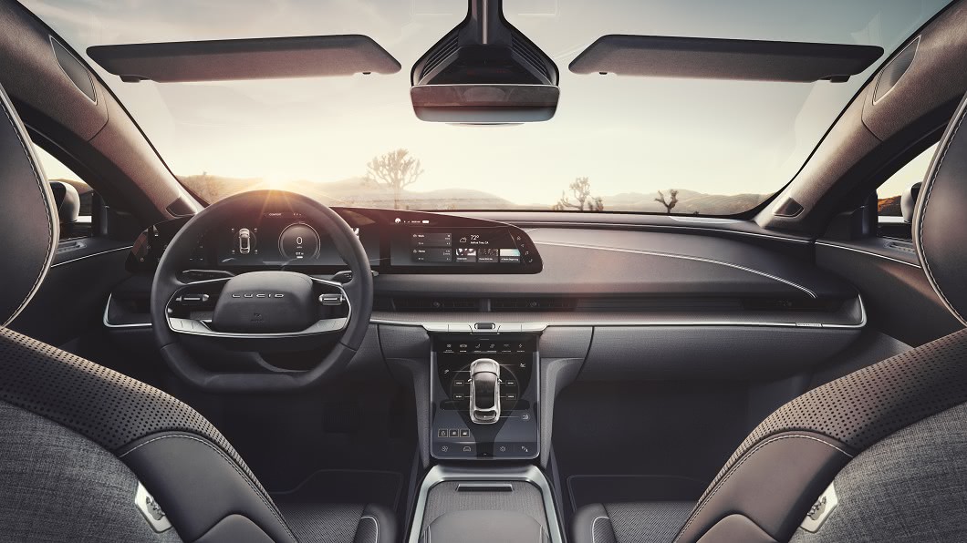 座艙設計接近傳統車廠思維，質感更接近一般消費者對於汽車想像。(圖片來源/ Lucid Motors)