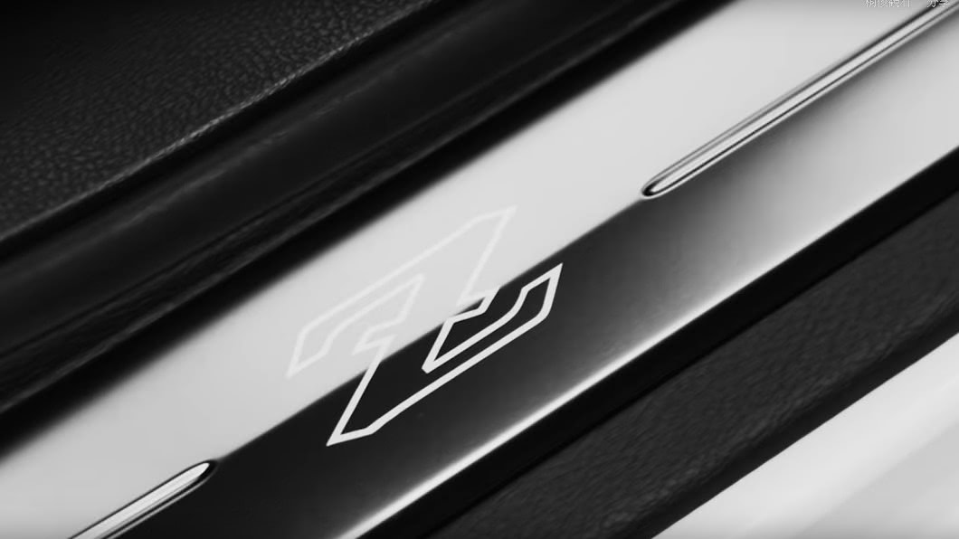金屬門檻採用新設計Z-Car圖騰。(圖片來源/ Nissan)