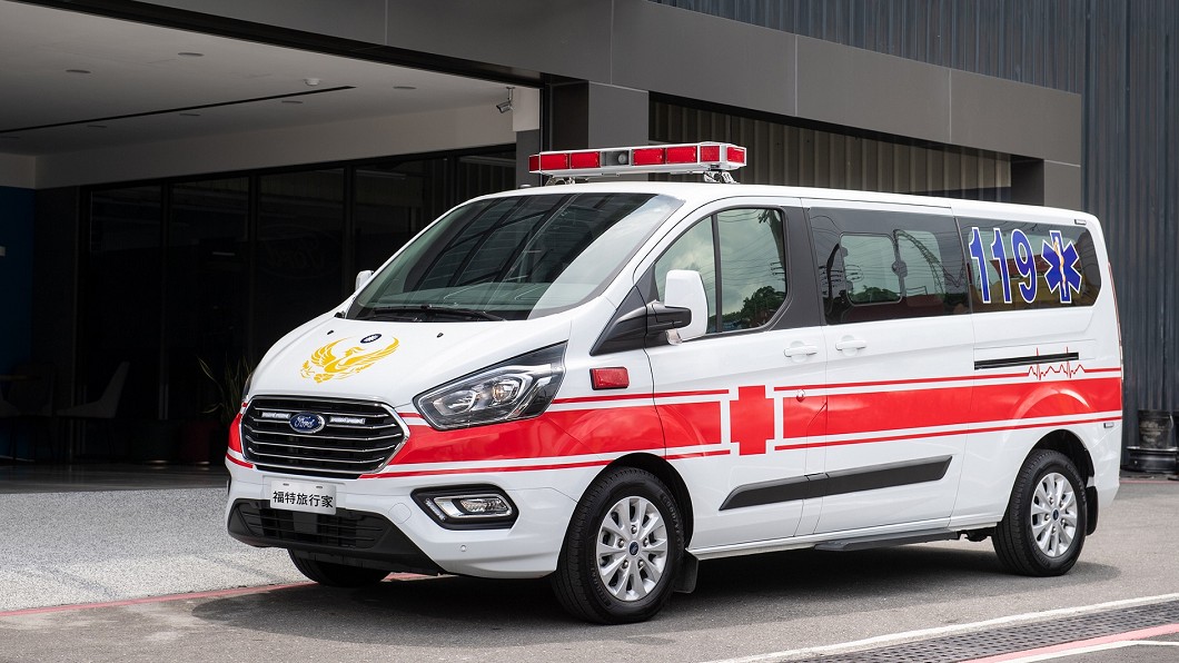 Ford Tourneo Custom福特旅行家客製化訂製的救護車即在空間機能上充份展現優勢。(圖片來源/ Ford) 真心希望別搭到 福特旅行家投入救護車市場